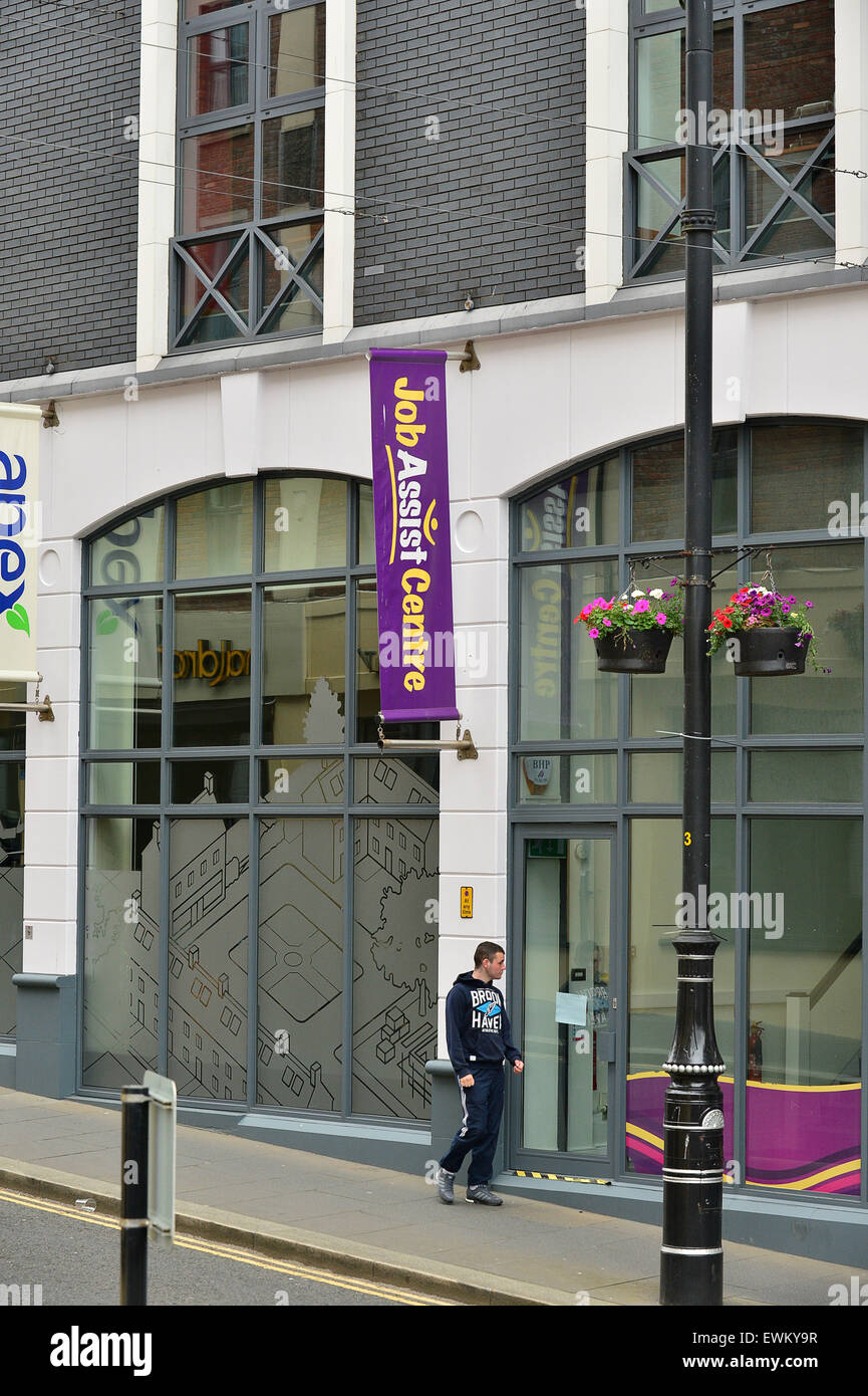 Finestra di lavoro Centro assistenza in Butcher Street, Londonderry (Derry), Irlanda del Nord Foto Stock