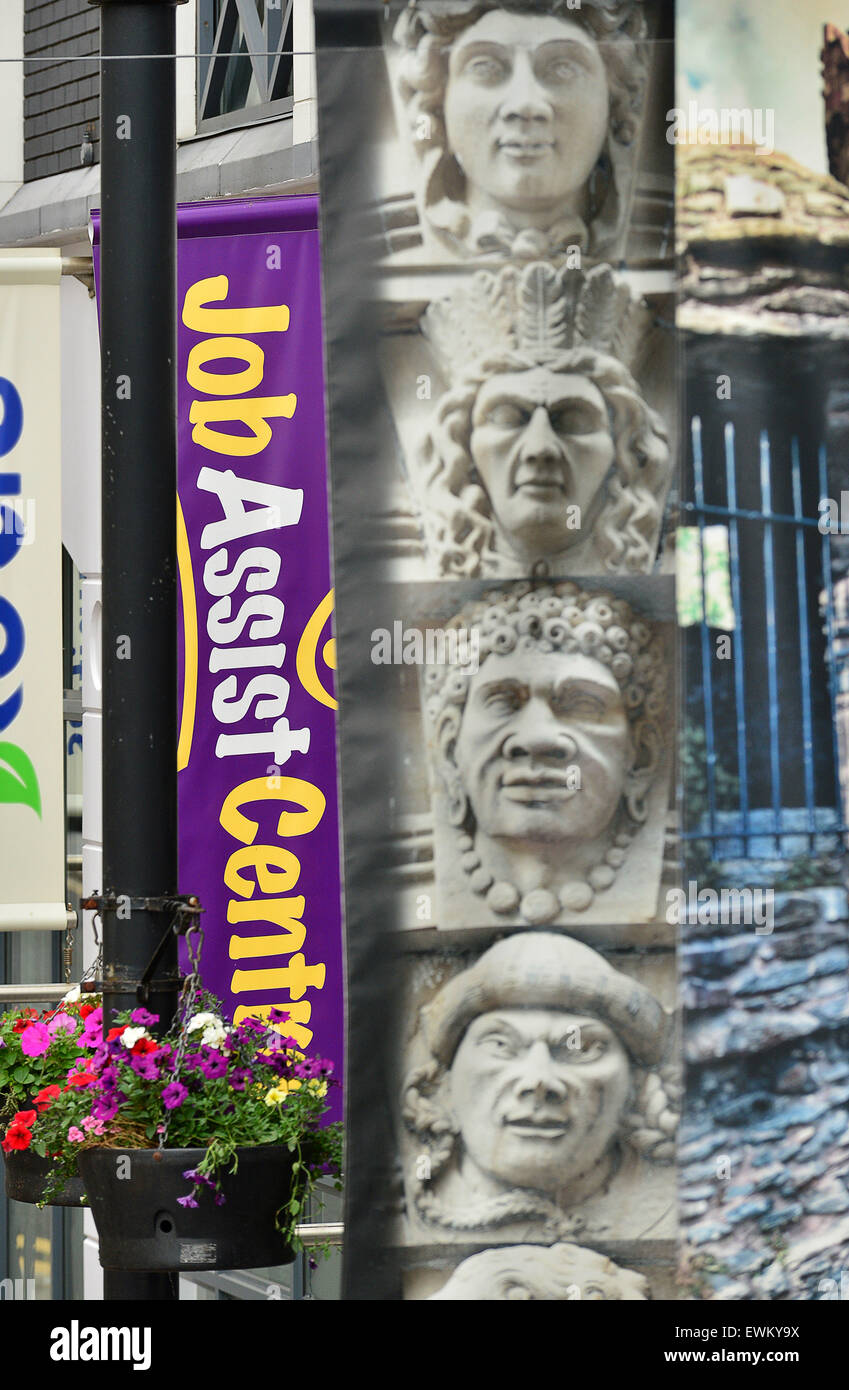 Finestra di lavoro Centro assistenza in Butcher Street, Londonderry (Derry), Irlanda del Nord Foto Stock