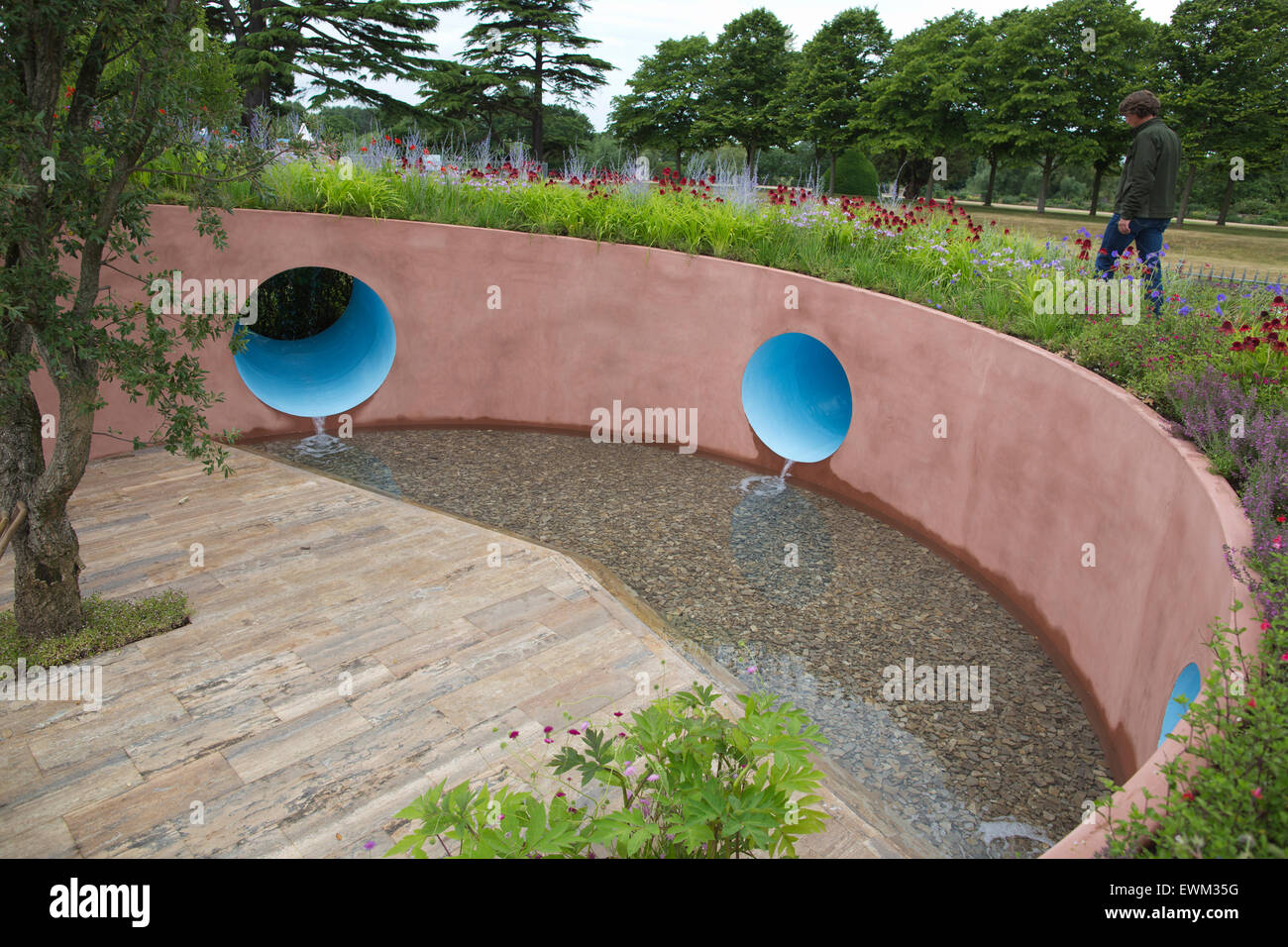 RHS Hampton Court Flower Show 2015, SABO:Il Cerchio della Vita mostra garden designer Stefano Passerotti, Hampton, Surrey, Regno Unito Foto Stock