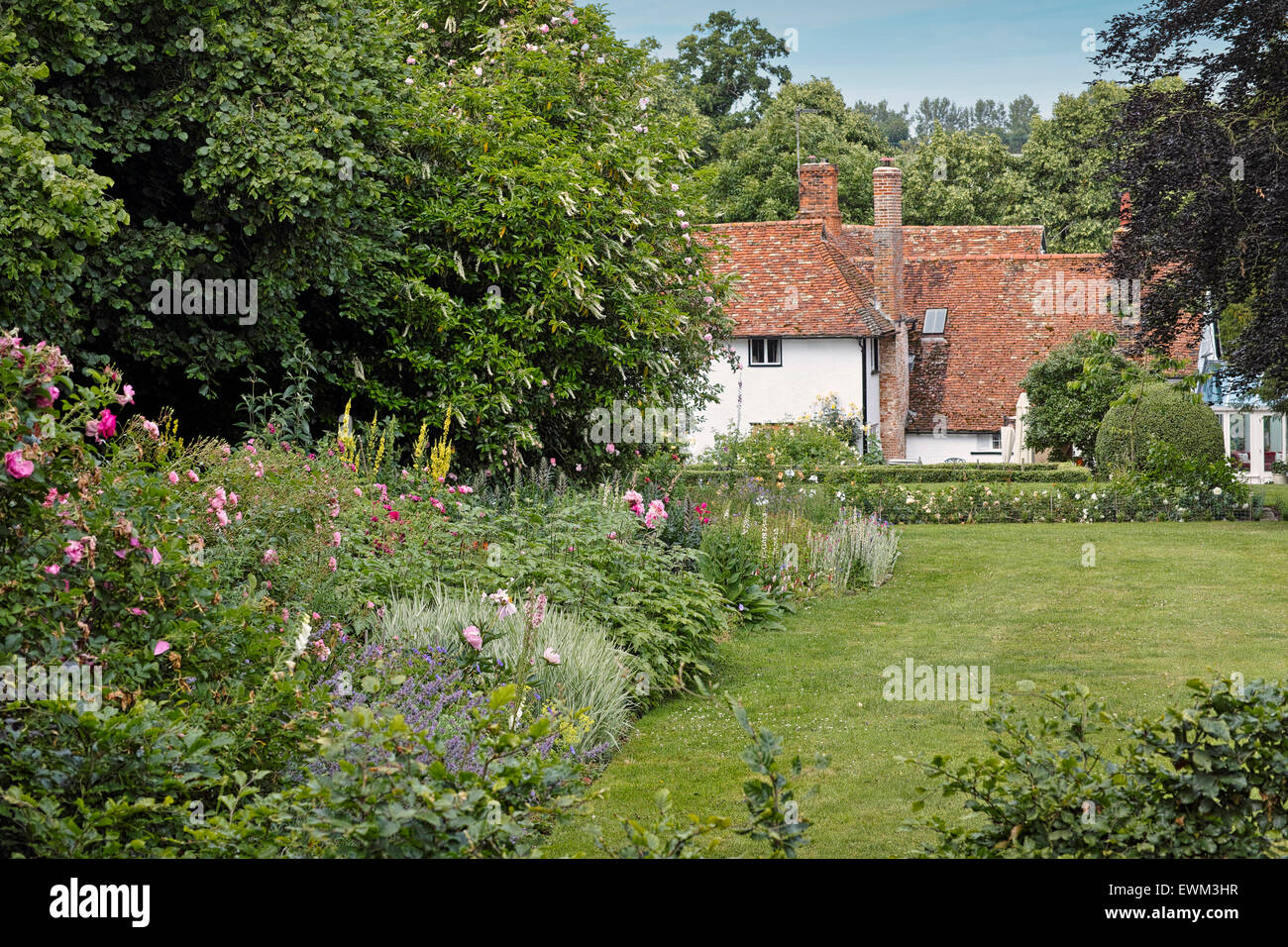 English casa colonica e giardino Foto Stock