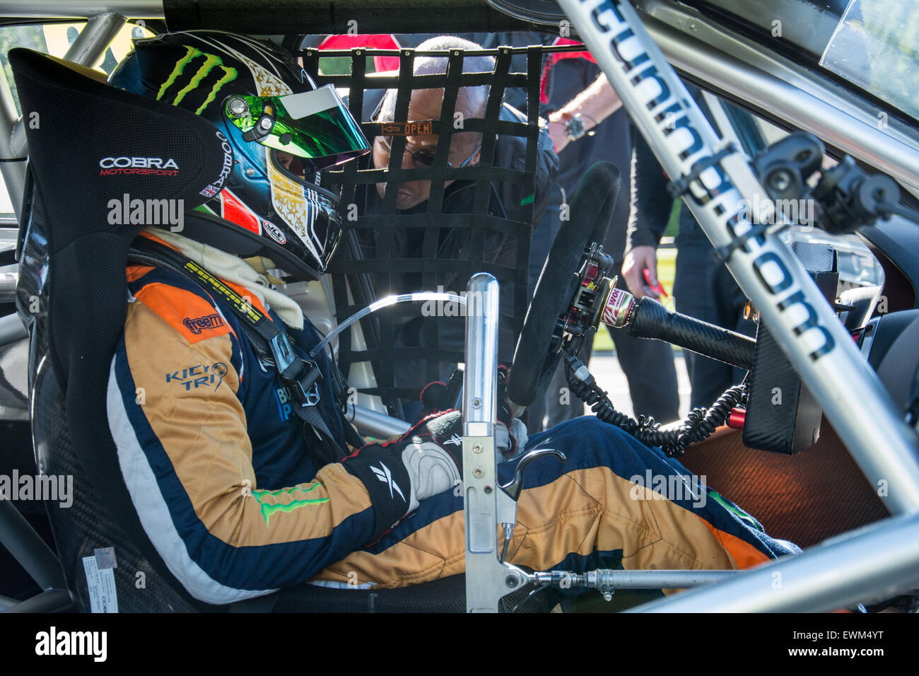 Circuito di Croft, Dalton-On-Tees, North Yorkshire, Regno Unito. 28th. Nic Hamilton di AmD Tuning.com attende per gara 3 per avviare durante la Dunlop MSA British Touring Car Championship ad Oulton Park. Credito: Gergo Toth/Alamy Live News Foto Stock