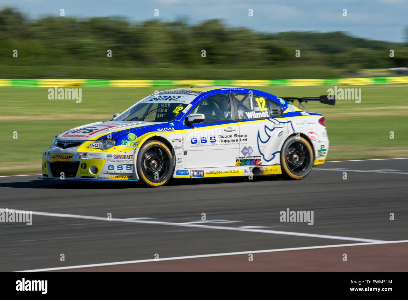 Circuito di Croft, Dalton-On-Tees, North Yorkshire, Regno Unito. 28th. Andy Wilmot e Welch Motorsport Proton Gen-2 rigidi durante la Dunlop MSA British Touring Car Championship ad Oulton Park. Credito: Gergo Toth/Alamy Live News Foto Stock