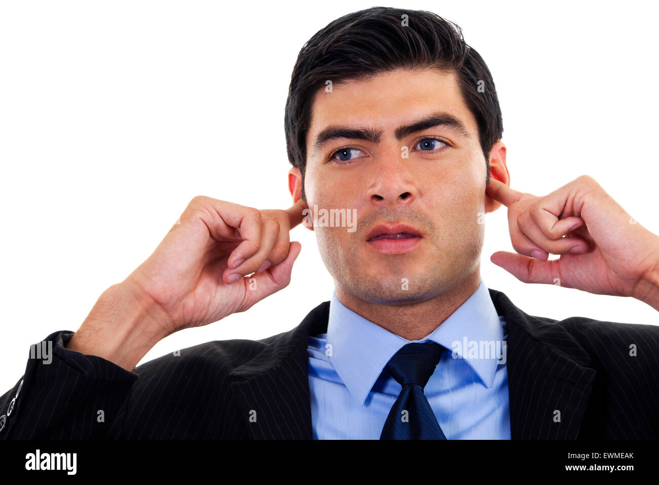 Immagine di stock di imprenditore che copre le sue orecchie con le sue mani, su sfondo bianco Foto Stock