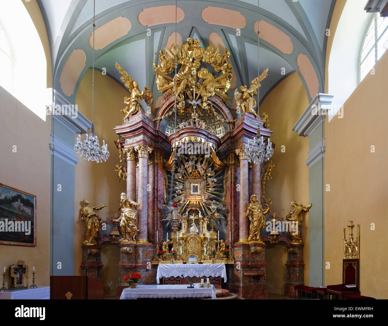Altare maggiore, Mariahilfberg chiesa di pellegrinaggio, Gutenstein, distretto industriale, Austria Inferiore, Austria Foto Stock