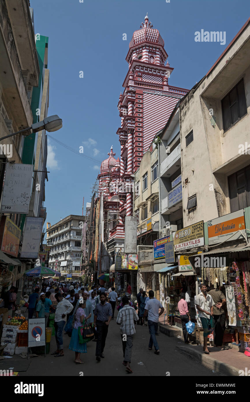 La prima strada a pochi metri dalla via principale street, Olcott Mawata (Front Street) nei mercati Pettah distretto di Colombo, Sri Lanka. Foto Stock