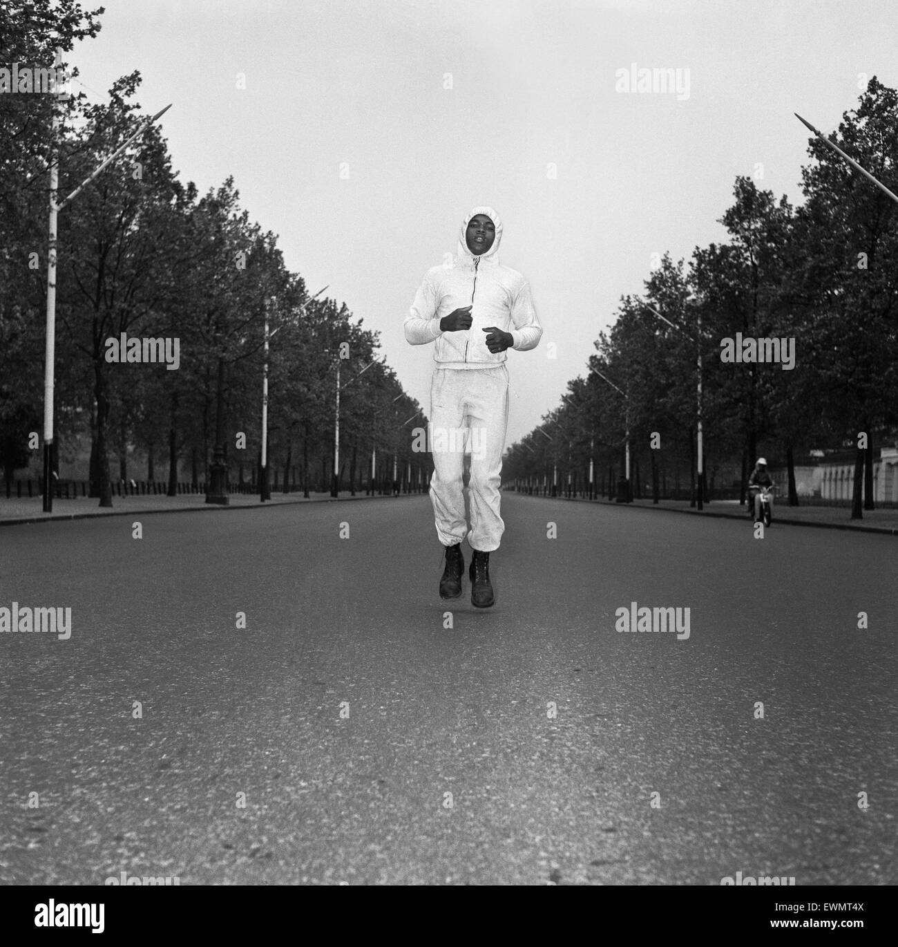 Cassio argilla (aka Muhammad Ali) in esecuzione in Mall London davanti al suo primo lotta con Henry Cooper. 27 maggio 1963 mattina Foto Stock