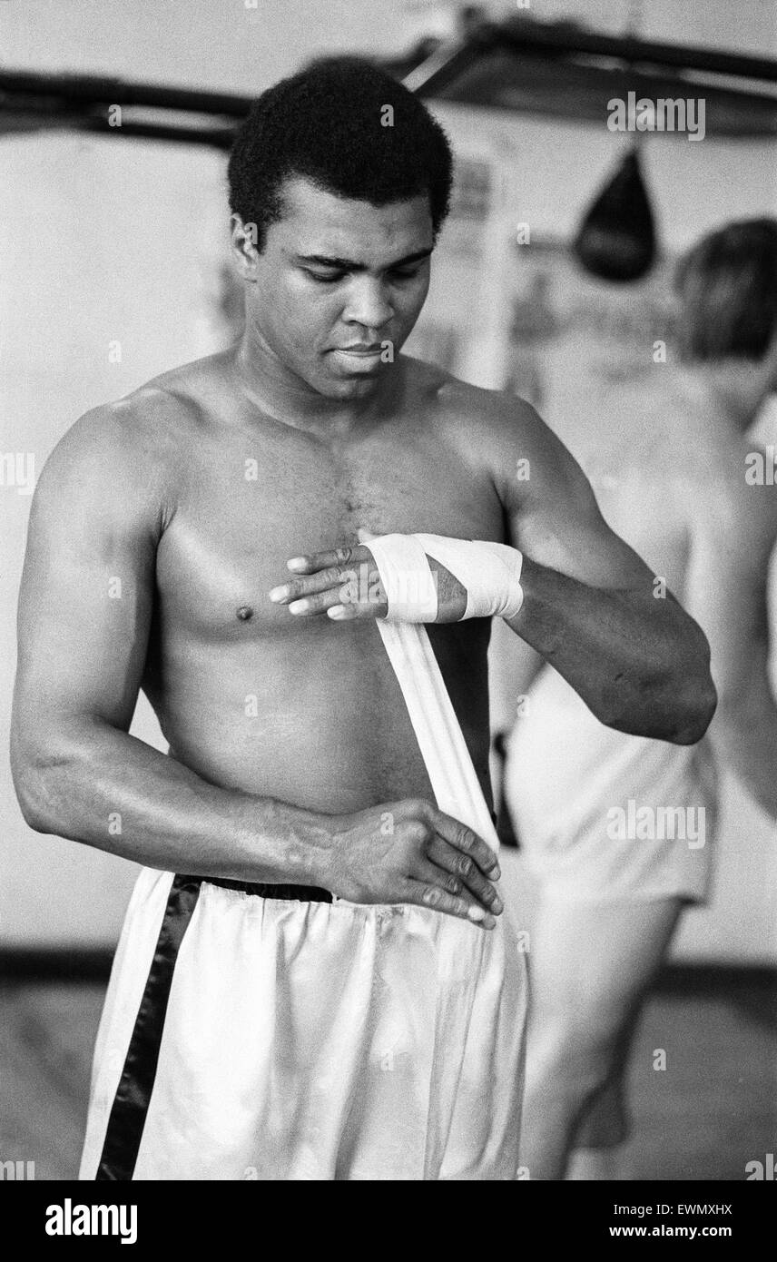 Muhammad Ali in palestra prima del suo scontro con il fumo Joe Frazier che si terrà al Madison Square Garden di New York City. 4tn Marzo 1971 Foto Stock