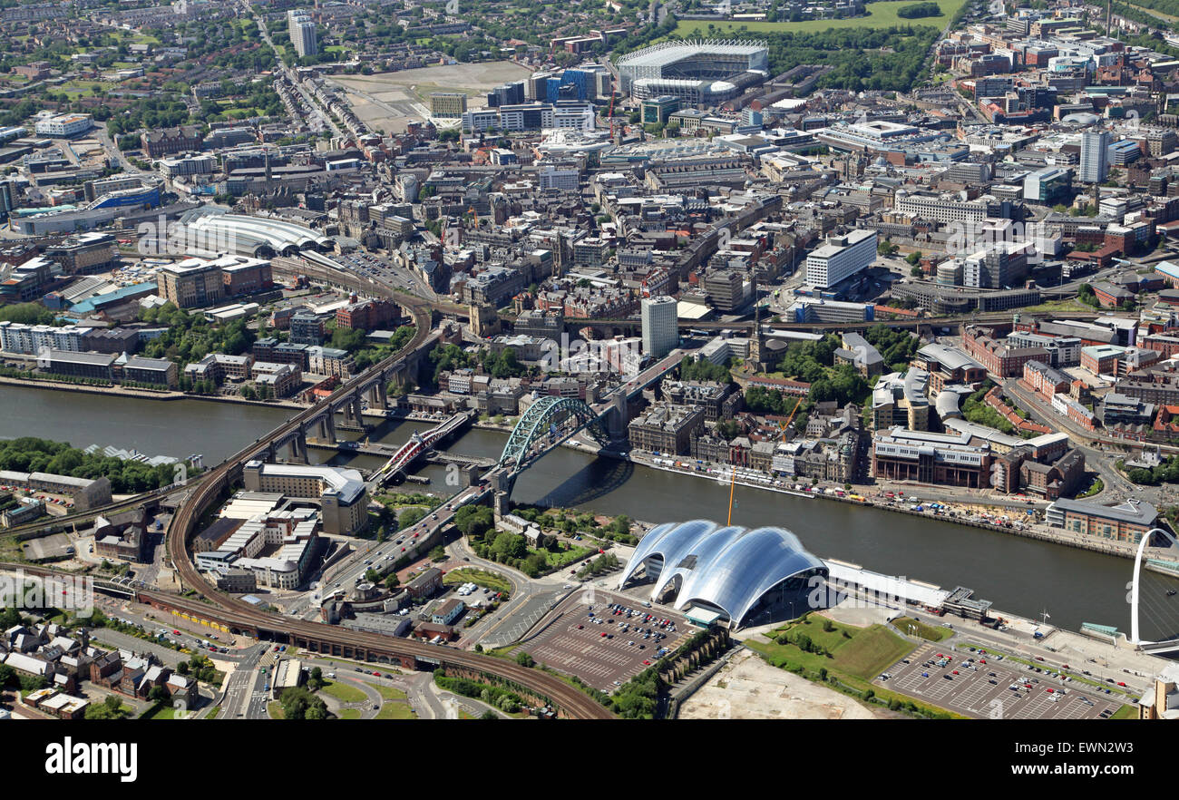 Vista aerea del Fiume Tyne, Gateshead e Newcastle upon Tyne, Regno Unito Foto Stock