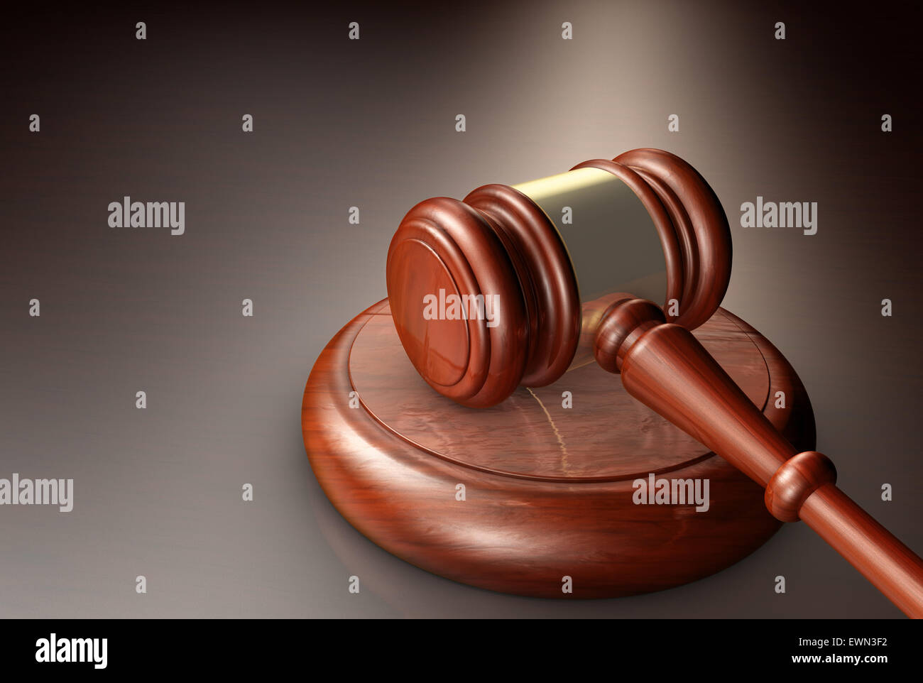 Giudicare, legge, avvocato e giustizia concetto con un close-up 3d rendering di un martello su un desktop di legno. Foto Stock