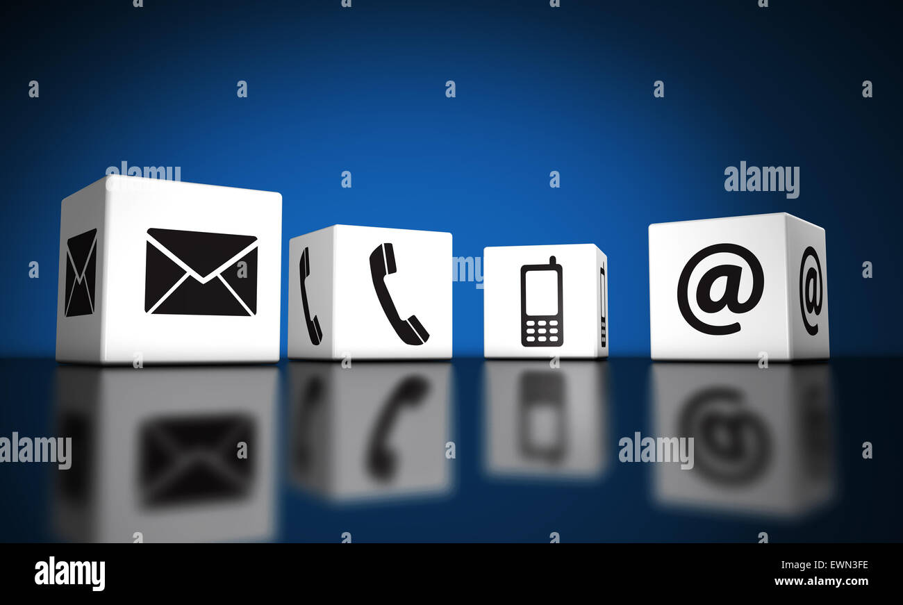 Web contattaci e collegamento Internet concetto con e-mail, telefono cellulare e a icone e simbolo su cubi per le attività commerciali online. Foto Stock