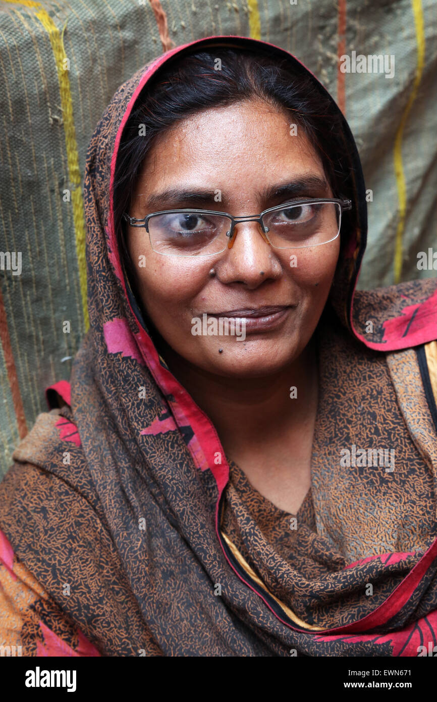 Ritratto di una donna pakistana, 39 anni, a Lahore, in Pakistan Foto Stock