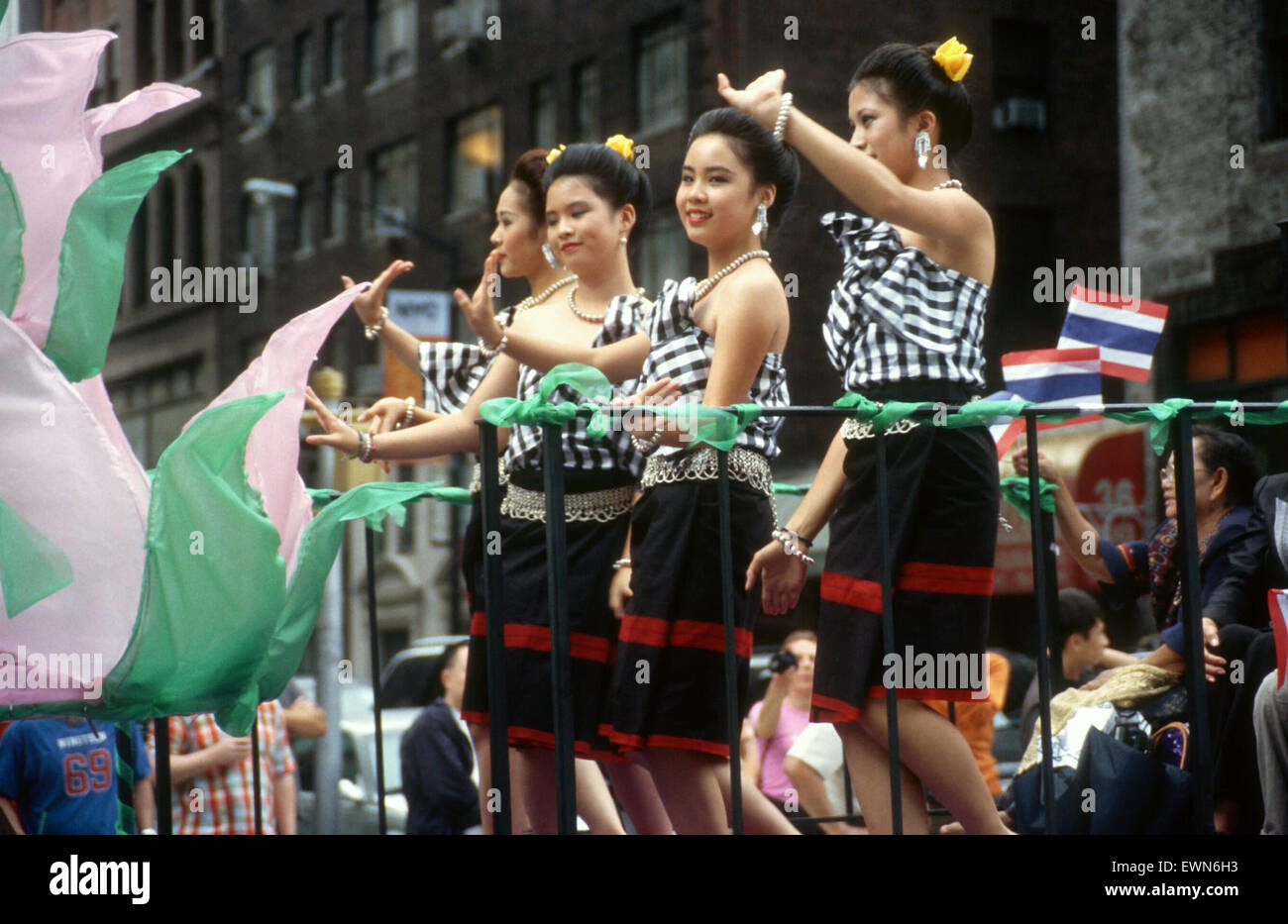NEWYORK USA un festoso corteo di molti gruppi etnici che abitano la città Foto Stock