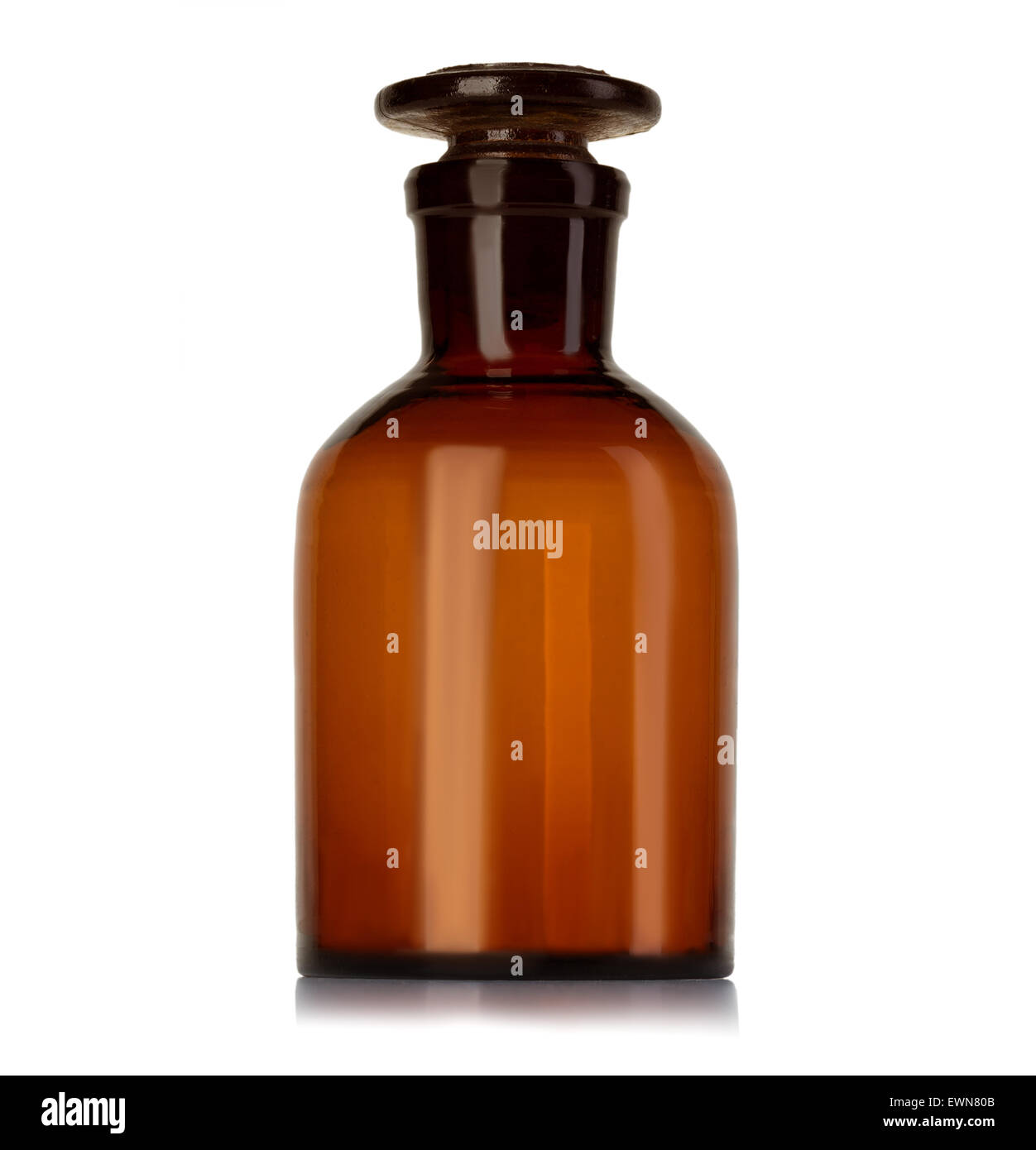 Vecchia farmacia bottiglia per medicinali isolati su sfondo bianco Foto Stock