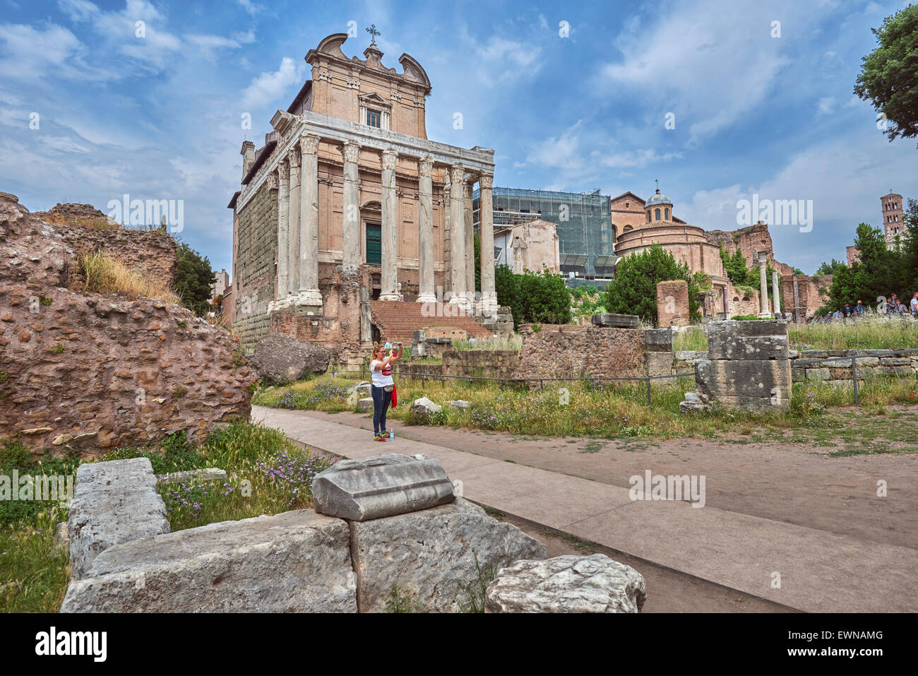 Il Foro Romano è un foro rettangolare al centro della città di Roma Foto Stock