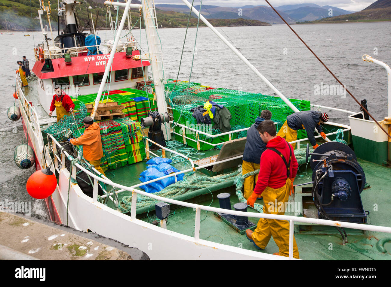 Un peschereccio di messa a mare da Ullapool, Scotland, Regno Unito. Foto Stock