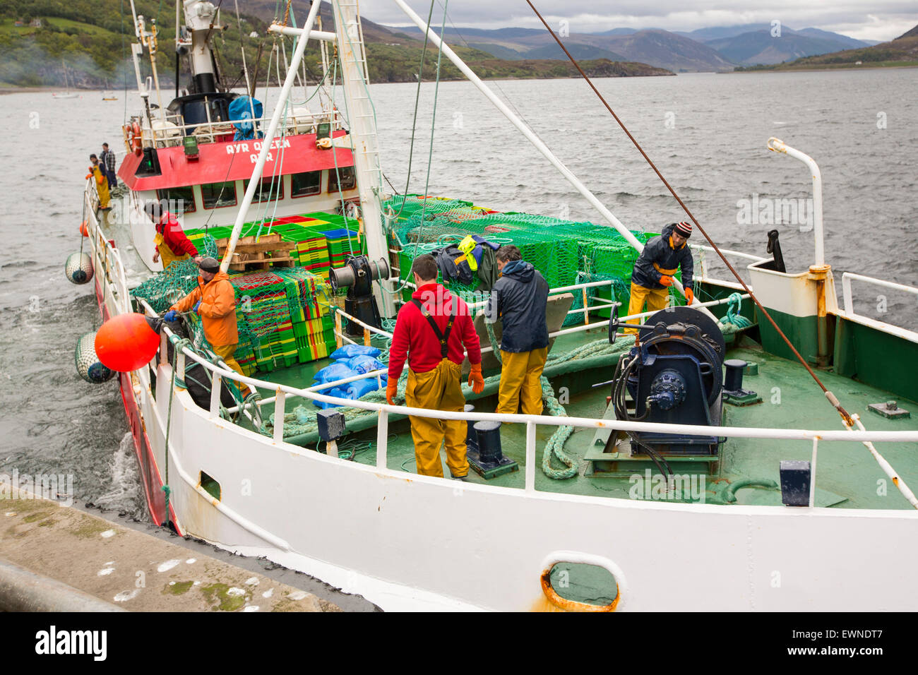 Un peschereccio di messa a mare da Ullapool, Scotland, Regno Unito. Foto Stock