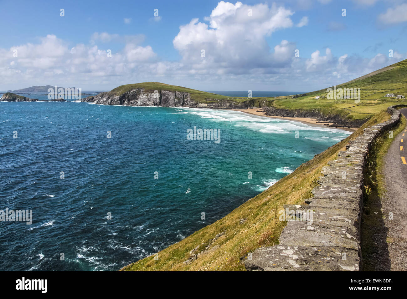 Strada costiera in testa Slea Drive, Iveragh Peninsula, nella contea di Kerry, Irlanda Foto Stock