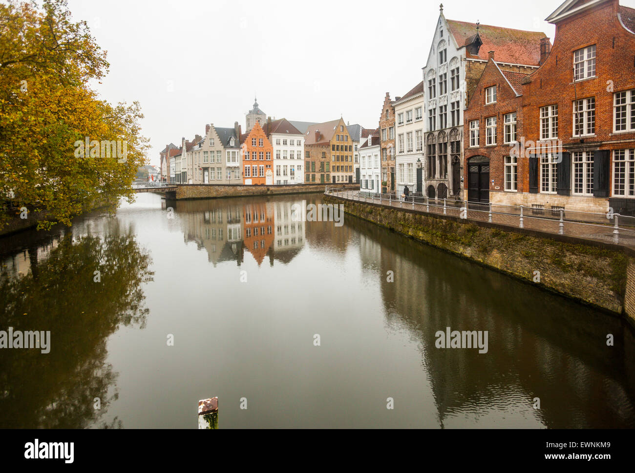Canal scena, il centro storico di Bruges, Belgio Foto Stock