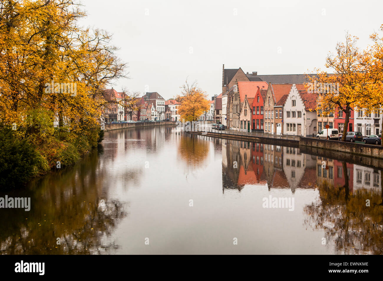 Canal scena, il centro storico di Bruges, Belgio Foto Stock