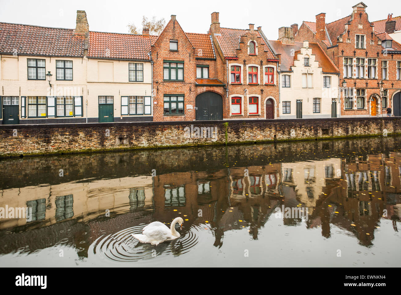Canal scena, il centro storico di Bruges, Belgio Foto Stock