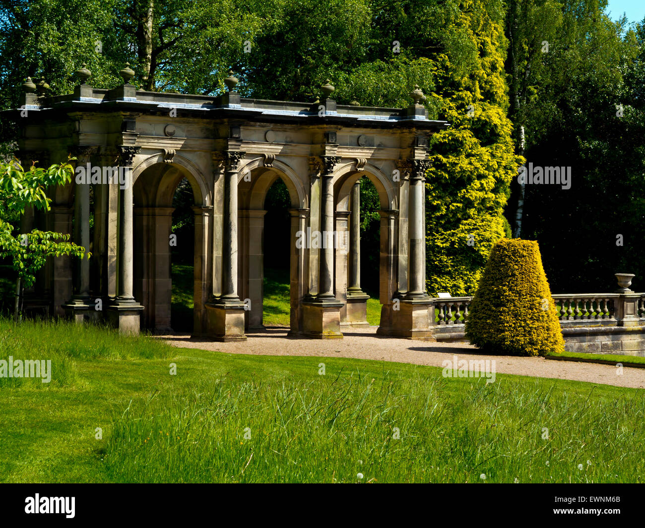 La Loggia nel giardino all'italiana a Trentham Gardens Stoke on Trent Staffordshire England Regno Unito Foto Stock