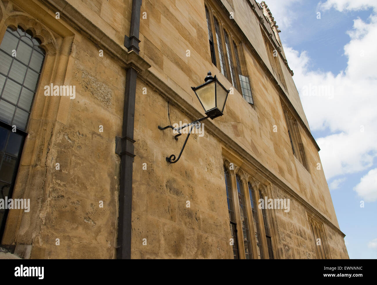Angolo di visualizzazione di Oxford parete edilizia e lampada Foto Stock