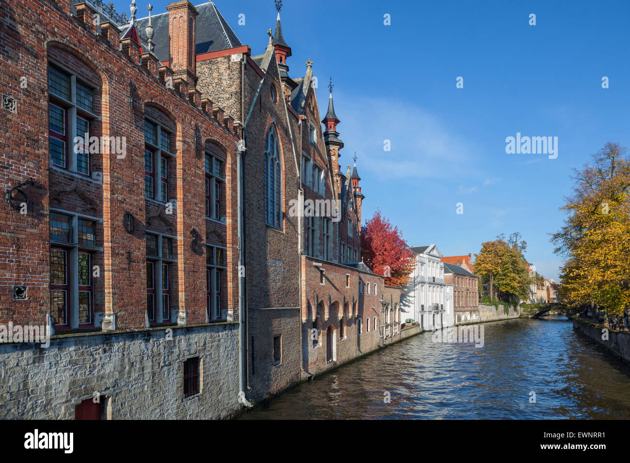 Canal scena, il centro storico di Bruges, Belgio Foto Stock