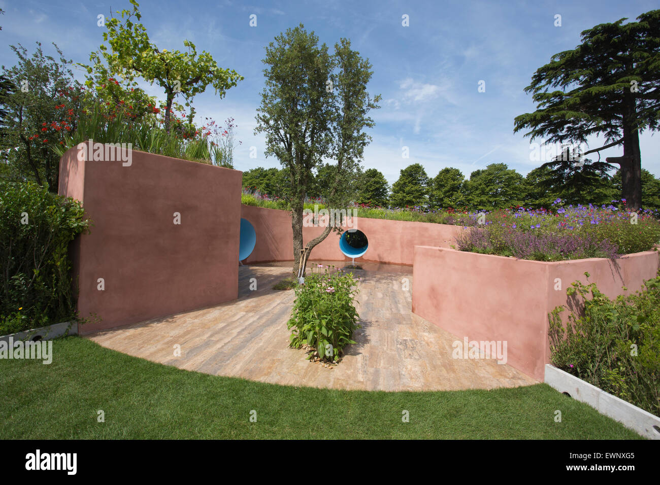 RHS Hampton Court Flower Show 2015, SABO:Il Cerchio della Vita mostra giardino disegnato da Stefano Passerotti, Hampton, Surrey, Regno Unito Foto Stock