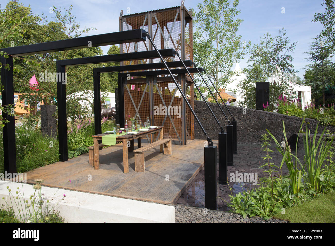 RHS Hampton Court Flower Show 2015. Cucitura verde mostra giardino, Hampton Court, England, Regno Unito Foto Stock