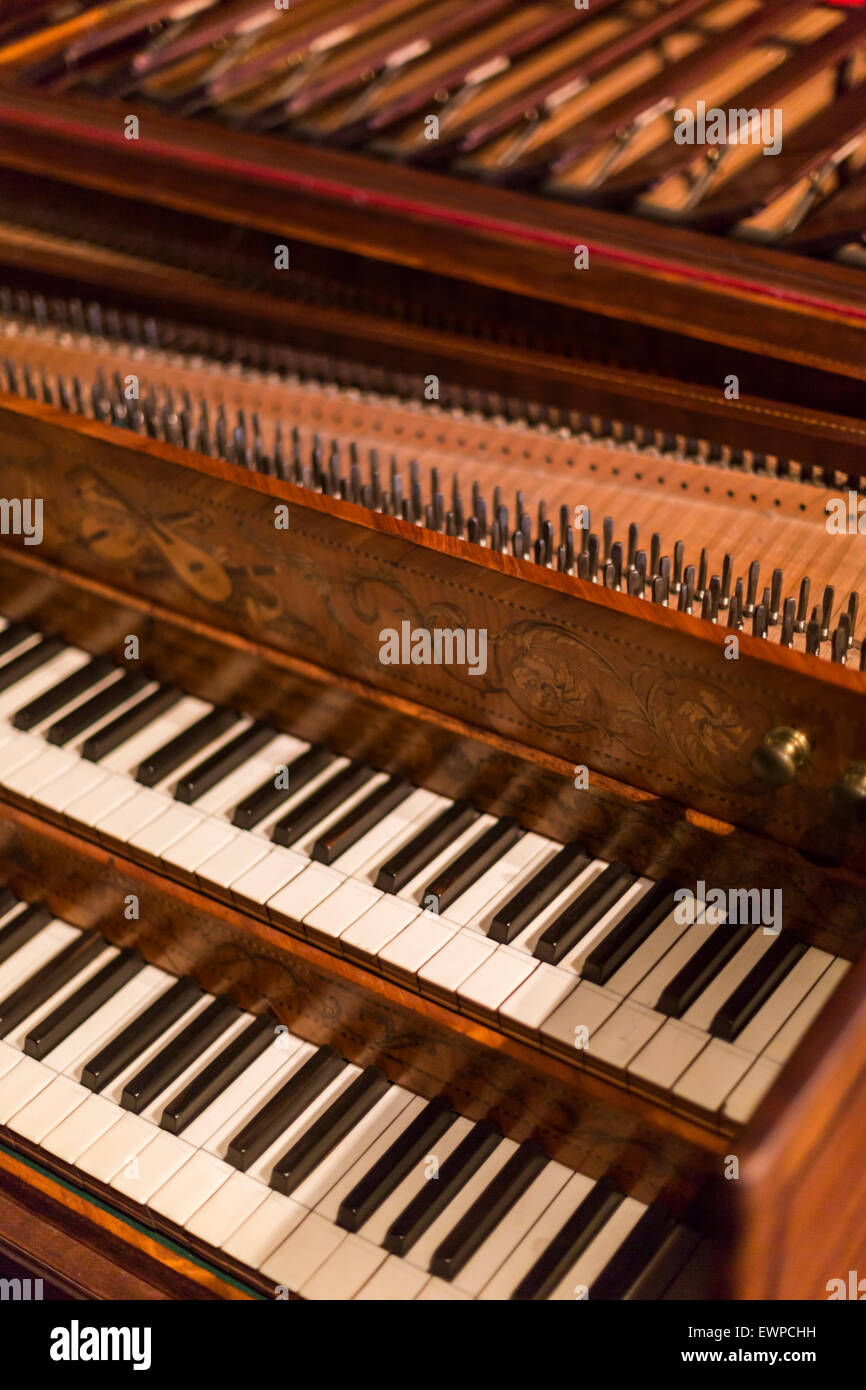 Antico strumento a tastiera, Museo degli Strumenti Musicali, Bruxelles,  Belgio Foto stock - Alamy