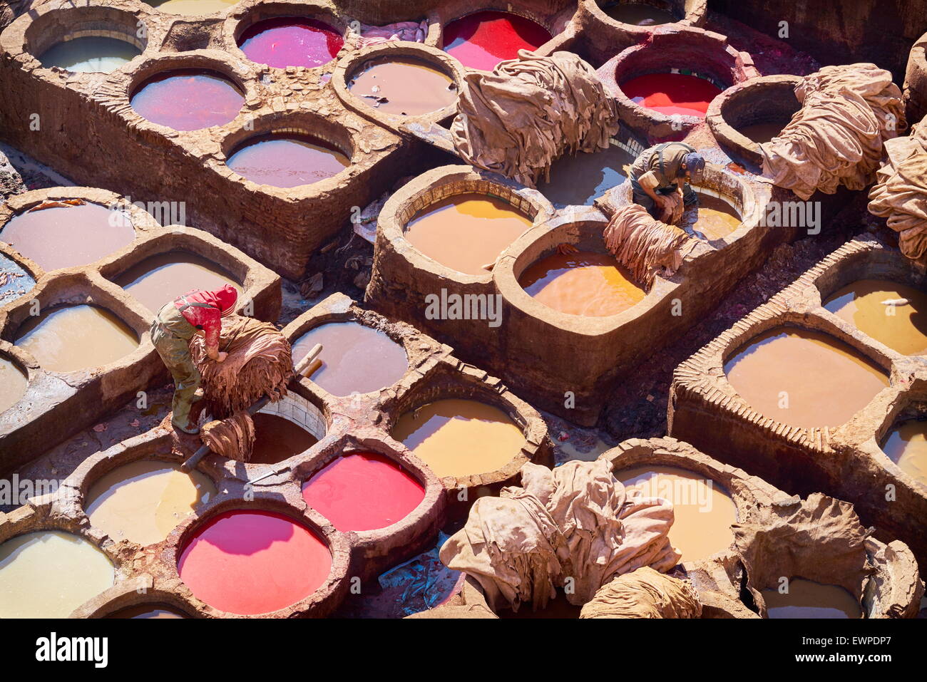 La medina di Fez. Pelle Chouwara conceria vecchio Fes. Il Marocco Foto Stock