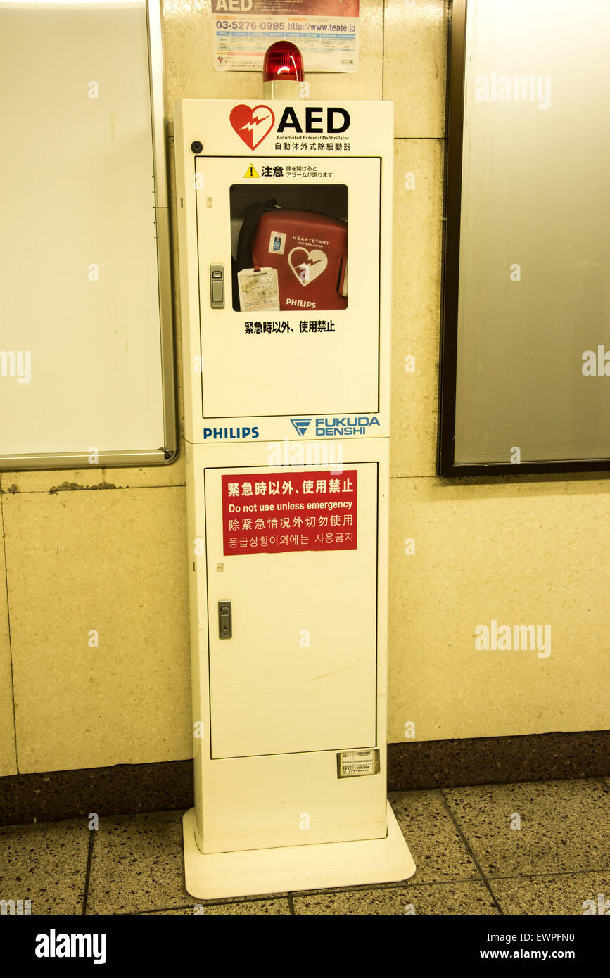 AED,Tokyo Metro Stazione Mitsukoshimae,Chuo-Ku,Tokyo Giappone Foto Stock