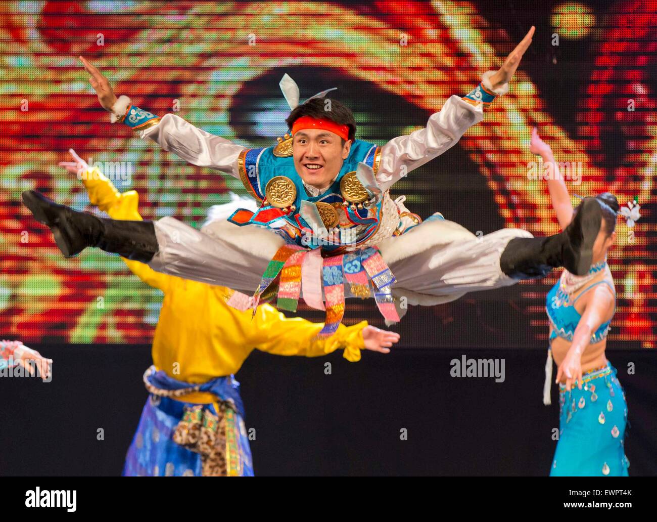 Toronto, Canada. Il 29 giugno, 2015. Artisti cinesi eseguire al P.C.Ho Theatre di Toronto, Canada, 29 giugno 2015. Quasi 30 artisti cinesi hanno partecipato le prestazioni. © Zou Zheng/Xinhua/Alamy Live News Foto Stock