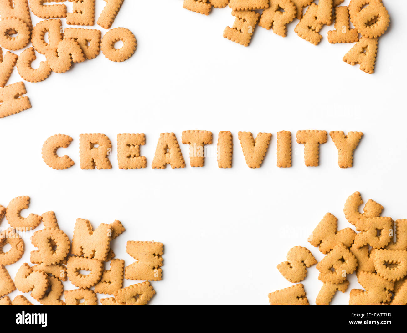 La creatività parola scritta con biscotti fatti in casa, su sfondo bianco  Foto stock - Alamy