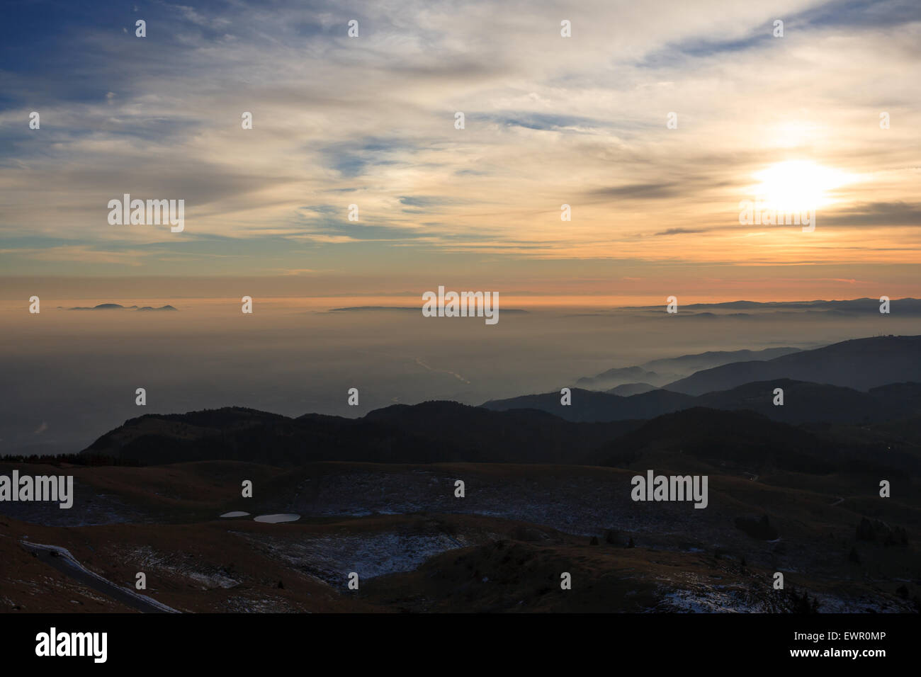 Montain paesaggio dal Monte Grappa, Italia Foto Stock