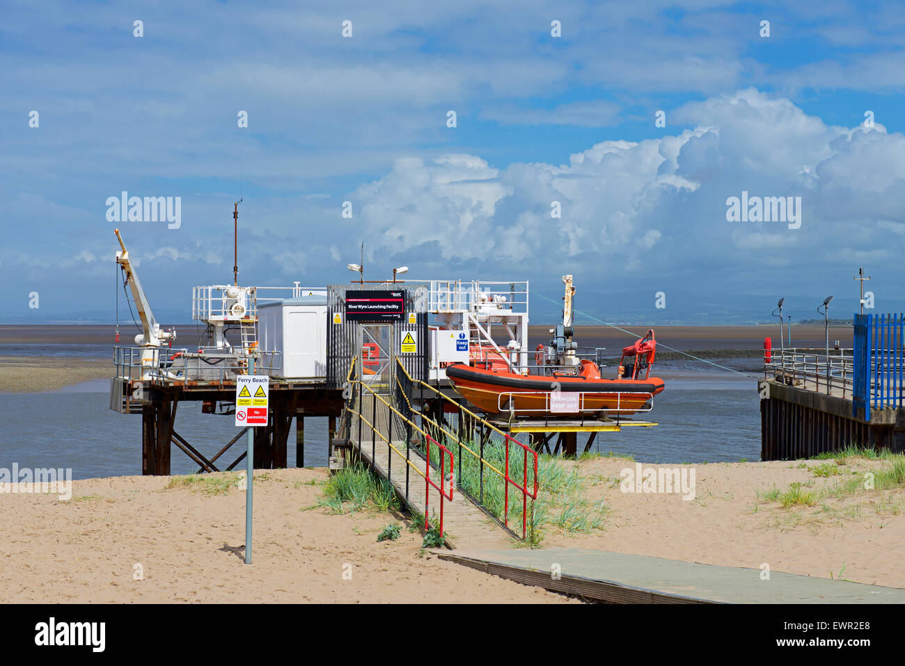 Scialuppa di salvataggio e del fiume Wyre, Fleetwood, Lancashire, Inghilterra, Regno Unito Foto Stock