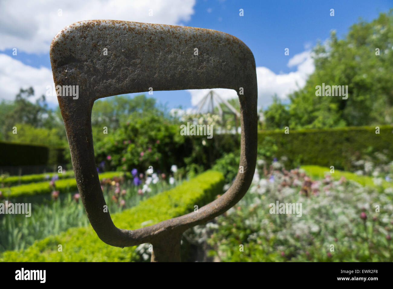 Giardino la zappa e un paese di lingua inglese giardino d'estate. Foto Stock