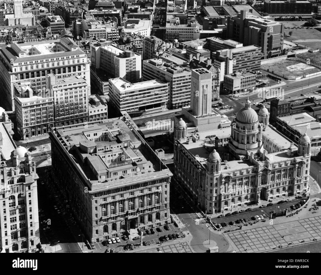 Vedute aeree di Liverpool, Merseyside, 11 giugno 1987.. La Cunard Building. Porto di Liverpool edificio. Le Tre Grazie. Foto Stock