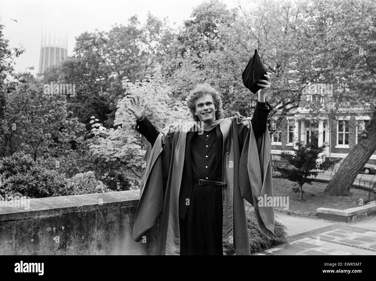 Simon Rattle in Liverpool per ricevere la sua laurea honoris causa. Il 7 giugno 1991. Foto Stock