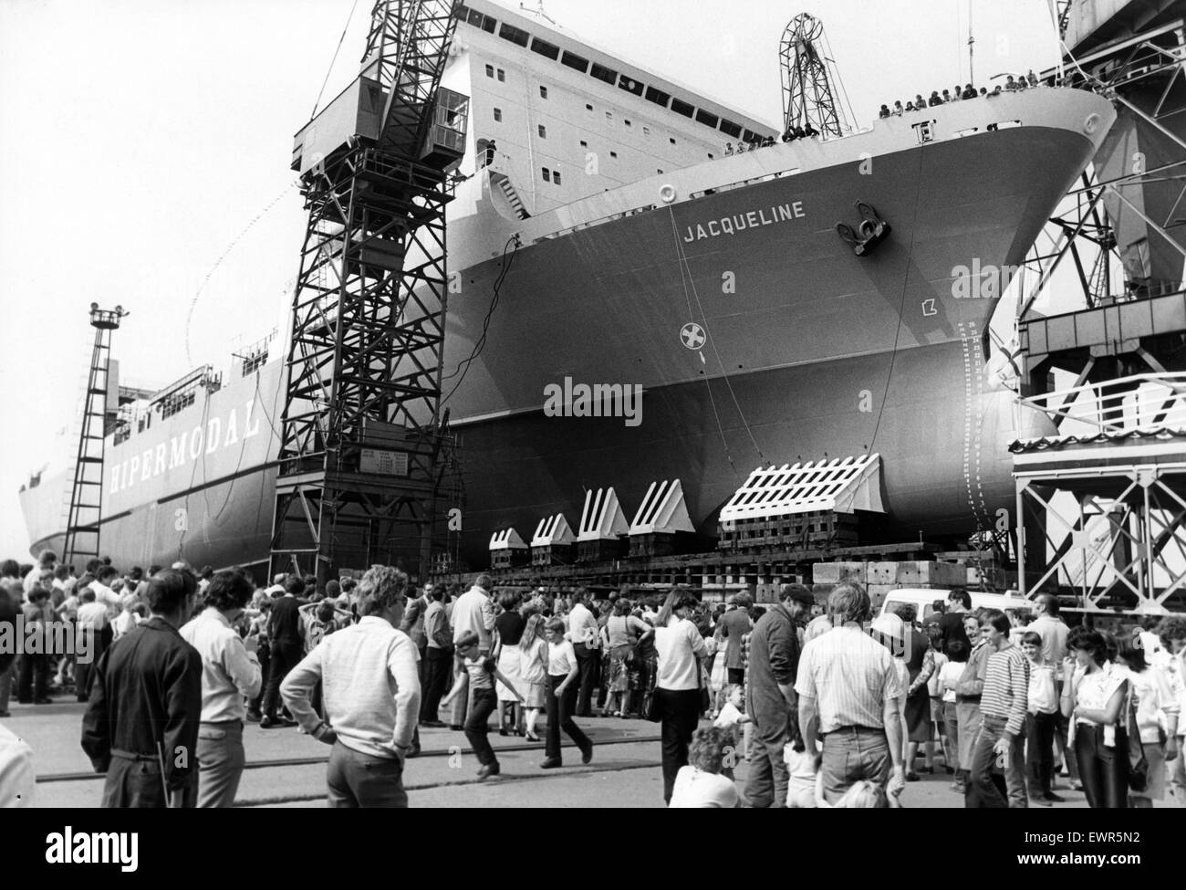 Cerimonia di lancio per le navi ro-ro da nave cargo Jacqueline a Smiths Dock al South Bank sul Fiume Tees. 11 luglio 1983. Foto Stock