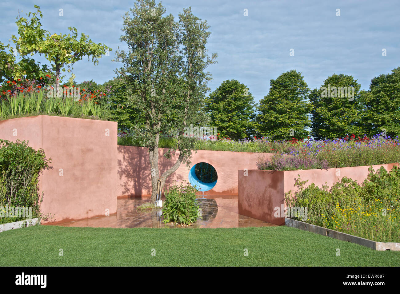 SABO:Il Cerchio della Vita mostra giardino alla RHS Hampton Court Palace Flower Show 2015. Foto Stock