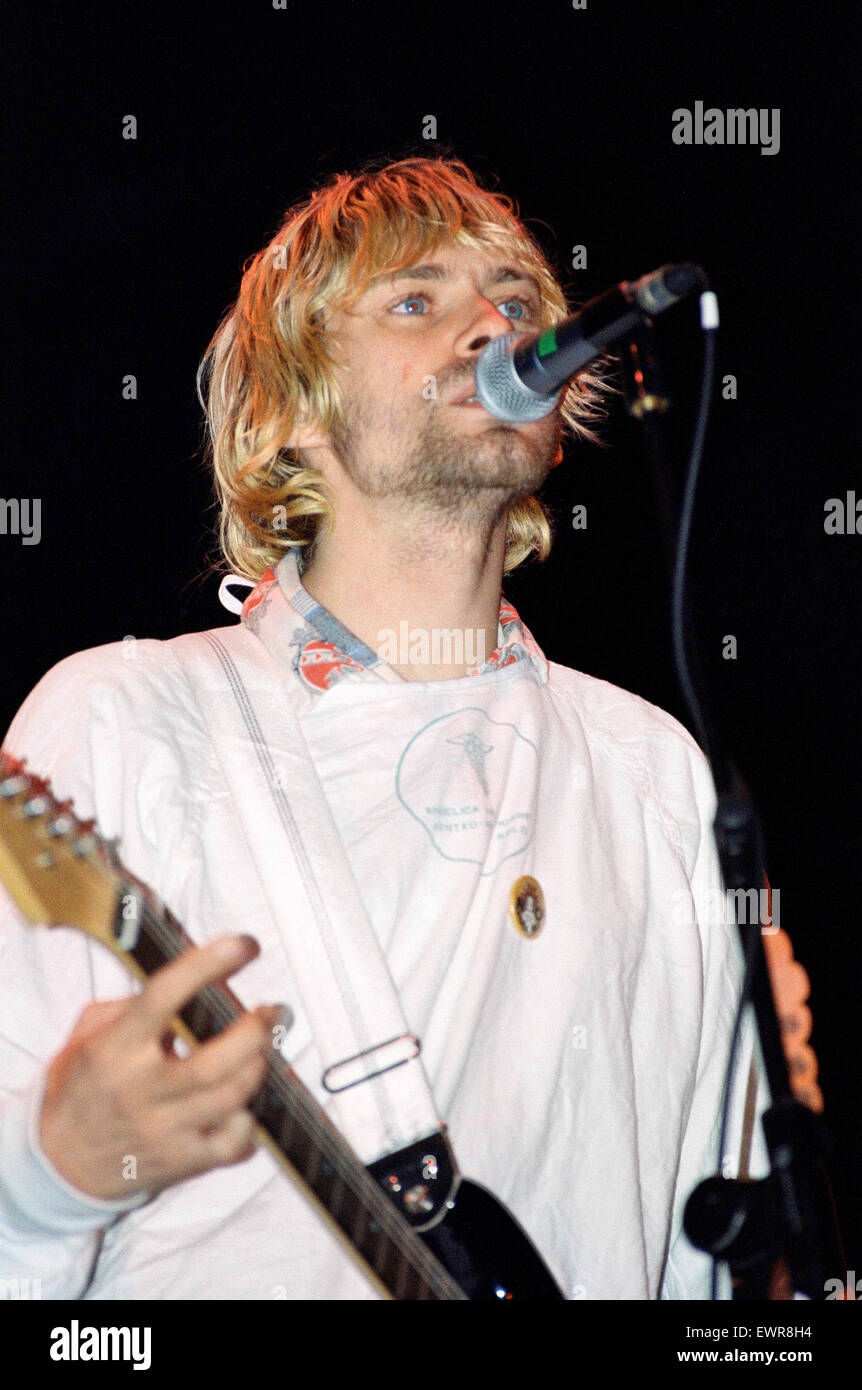 Kurt Cobain, cantante di Seattle-basato grunge rock gruppo Nirvana, sul palco durante il gruppo di prestazioni del rivestimento del padiglione in corrispondenza del Festival della lettura. Il 30 agosto 1992. Foto Stock