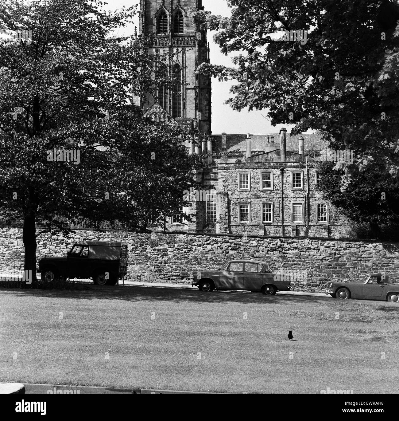 Vista generale di Durham City, con la Cattedrale di Durham in background, nella contea di Durham. Il 24 maggio 1969. Foto Stock
