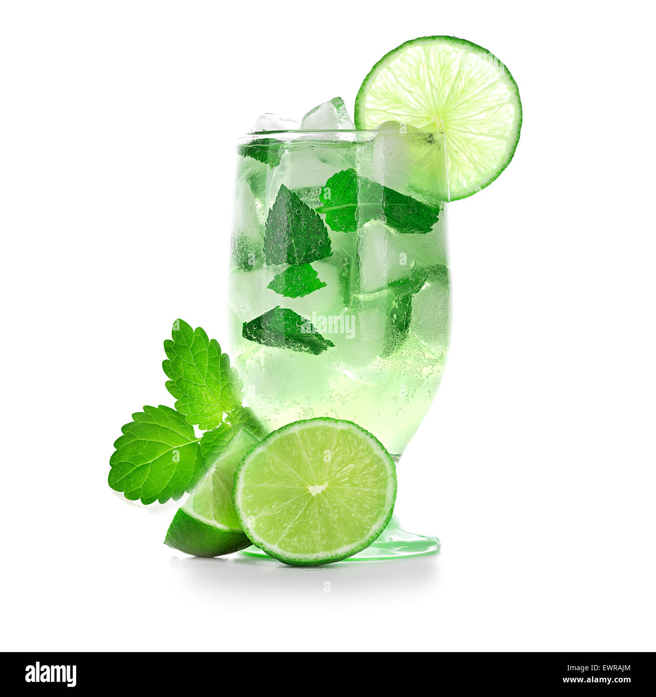 Cocktail Mojito su sfondo bianco Foto Stock