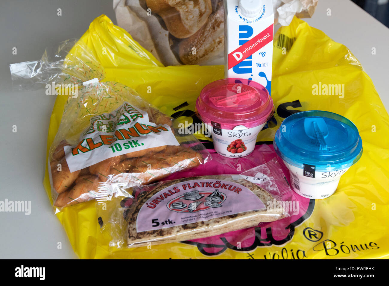 Islandese di cibo sul supermercato bonus borsa di trasporto Islanda Foto Stock