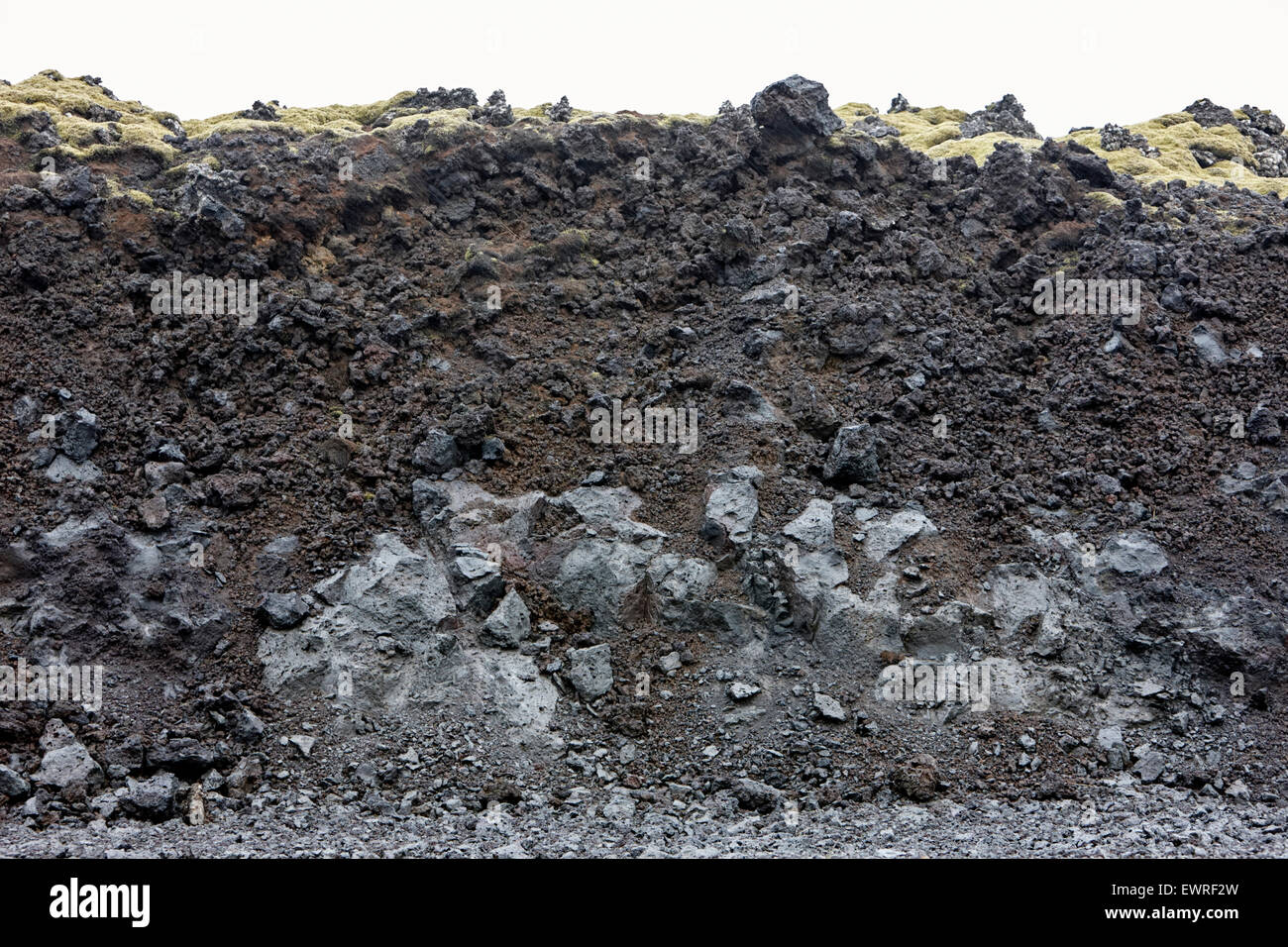 Sezione trasversale del flusso di lava paesaggio nel sud nei pressi di grindavik Islanda Foto Stock