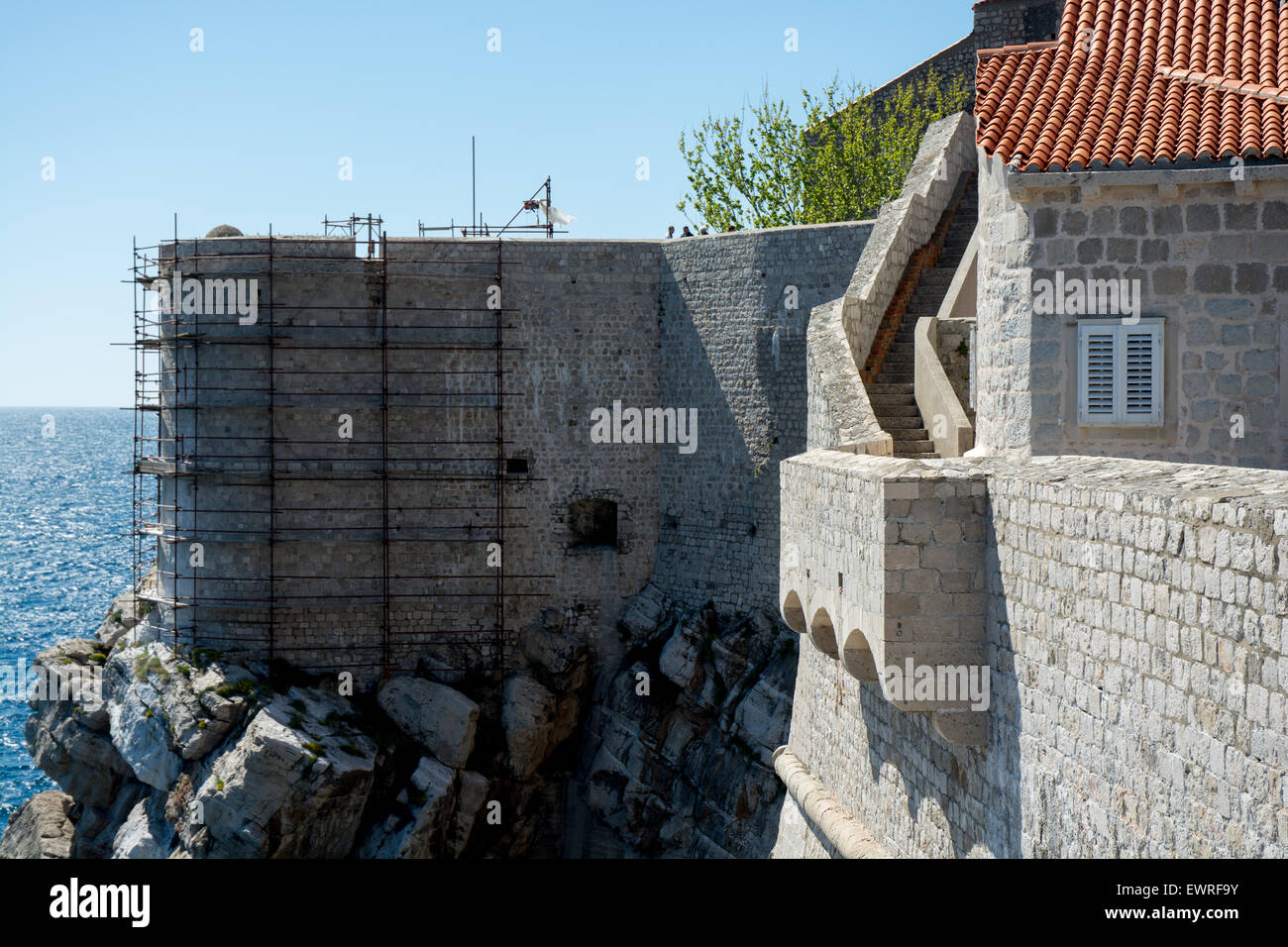 Vecchie mura della città sotto la riparazione, Dubrovnik, Croazia Foto Stock