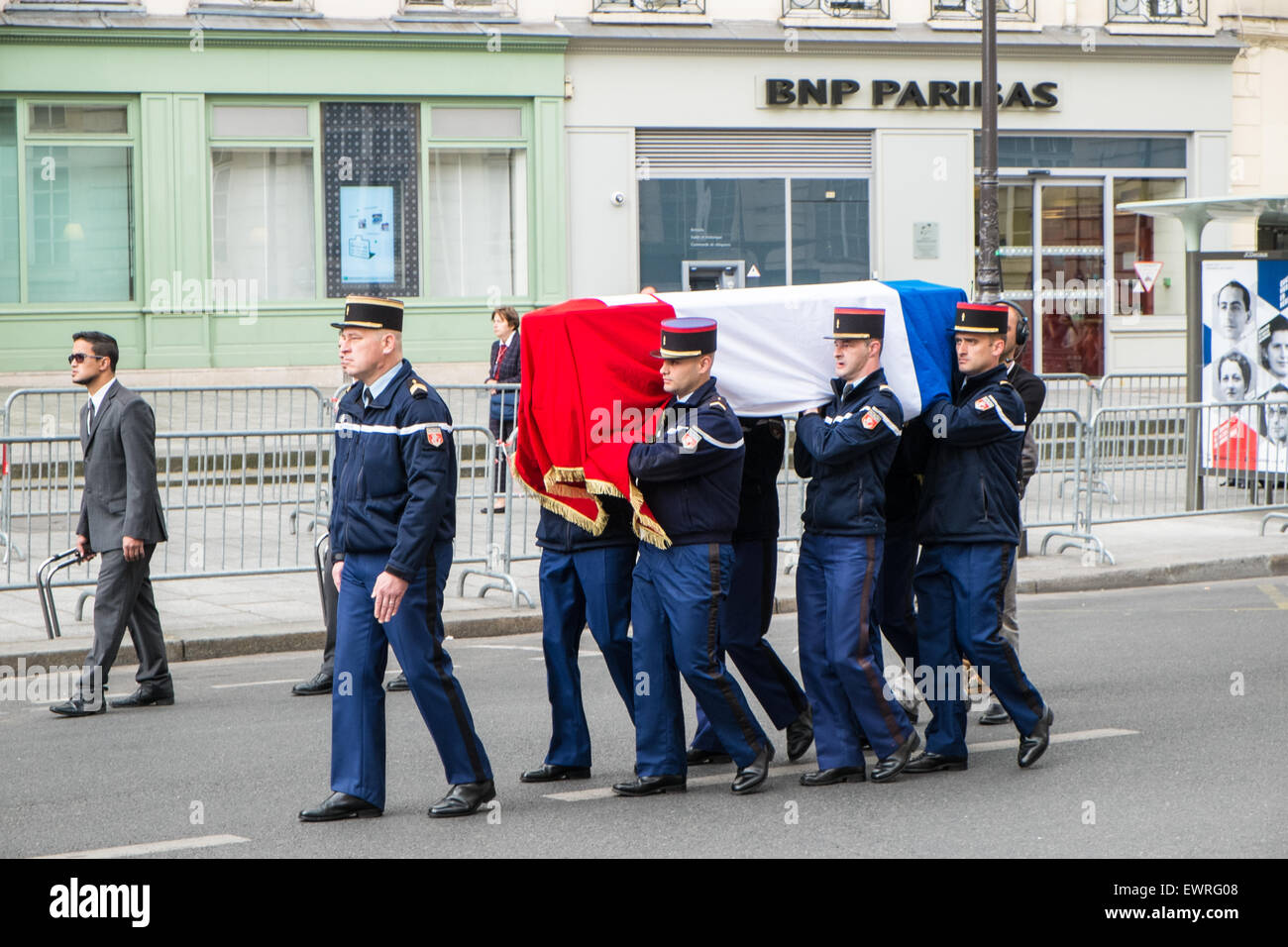 Prove generali per reburial delle quattro libertà,combattenti della resistenza al Pantheon,Parigi,Francia. Drappeggiati bare francese con bandiera tricolore. Foto Stock