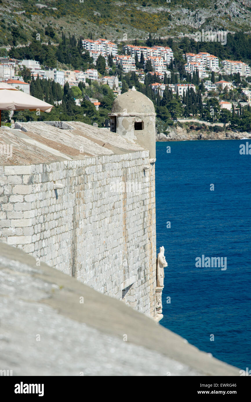 Posto di guardia sulla città vecchia parete, Dubrovnik, Croazia Foto Stock