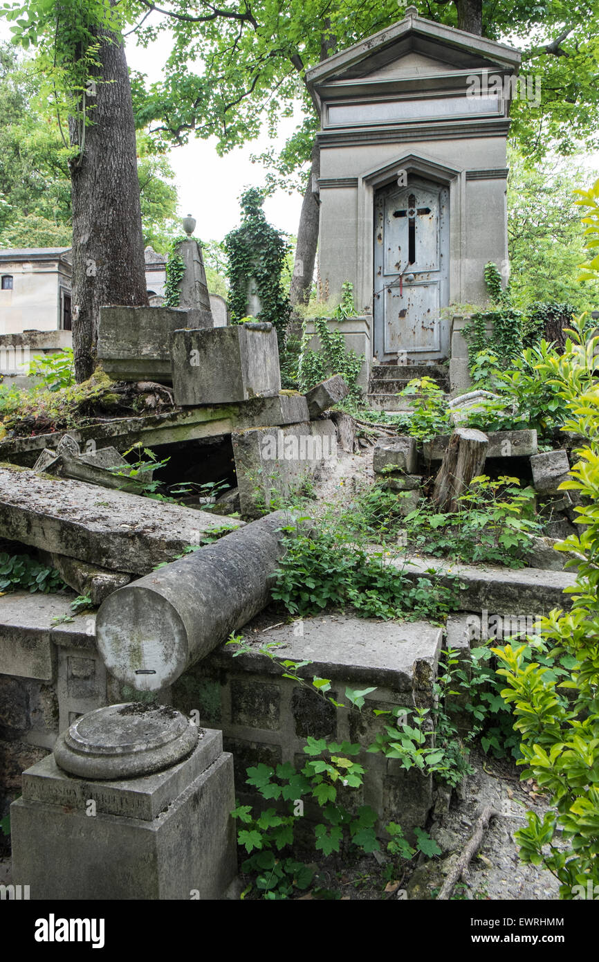 Parigi,Francia,Pere,Lachaise,cimitero,Parigi,rotto,danneggiato,grave, Foto Stock